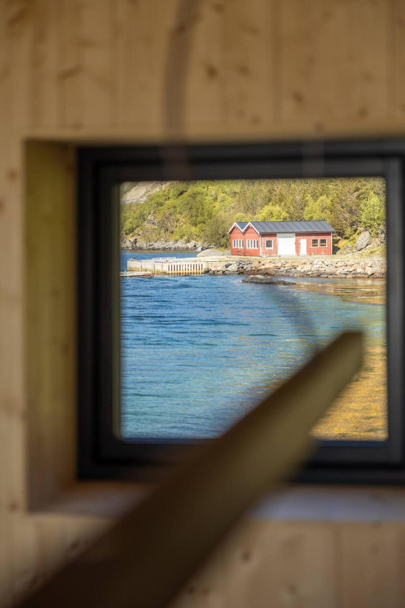 Minkfarmen, Spacious Seaside Cabin With Scenic View Ramberg Exteriör bild